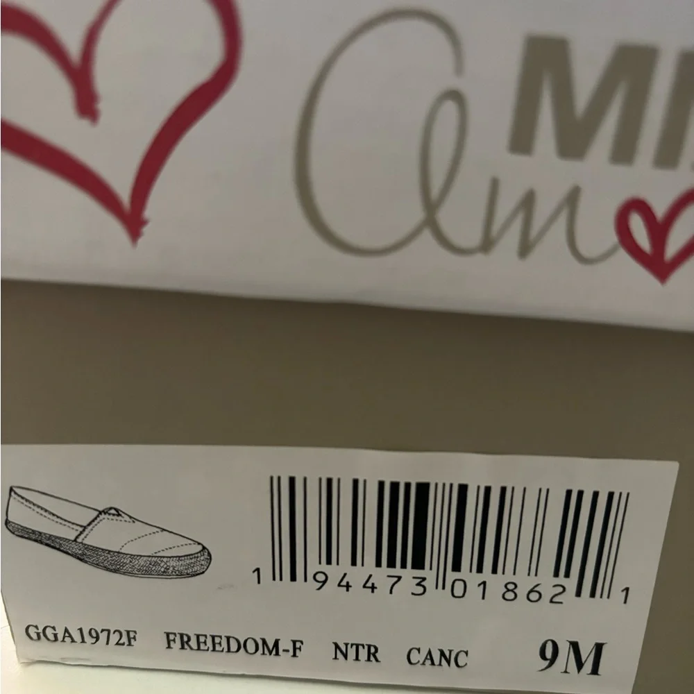 New in Box MIA Amore freedom espadrille slide-on sneakers rainbow pride colors